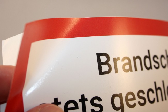 4 Stück Brandschutztür-Aufkleber – 21x15 Cm, Hinweis 'stets Geschlossen Halten', Witterungsbeständig